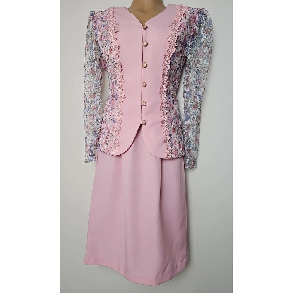 Elegant Pink Two-Piece Skirt Set with Lace Trim - Picture 3 of 12